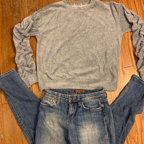 NWOT GRAY VELVET VELOURS RUCHED SLEEVE SWEATSHIRT - Picture 7 of 8